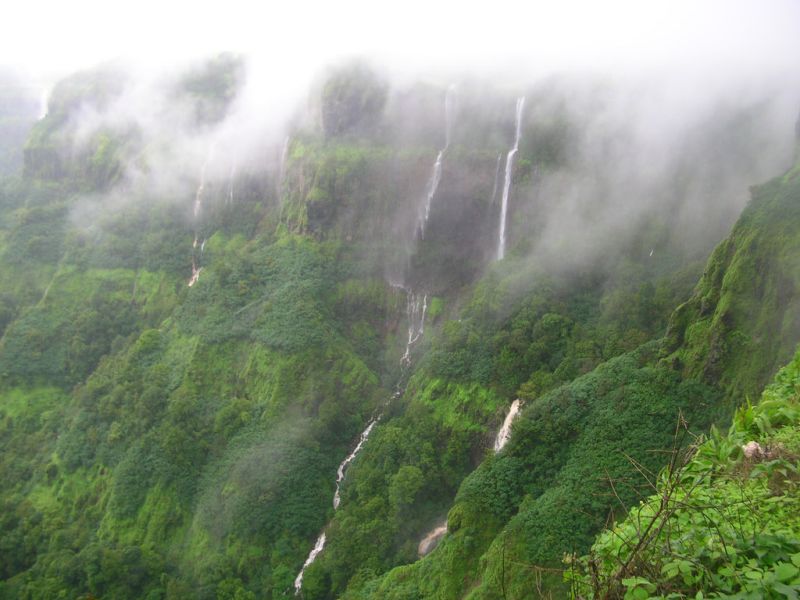 Ambalie Waterfall Movement, Waterfall Edakal Border | आंबोली धबधब्याच्या नामकरणाच्या हालचाली, धबधबा अडकला सीमावादात
