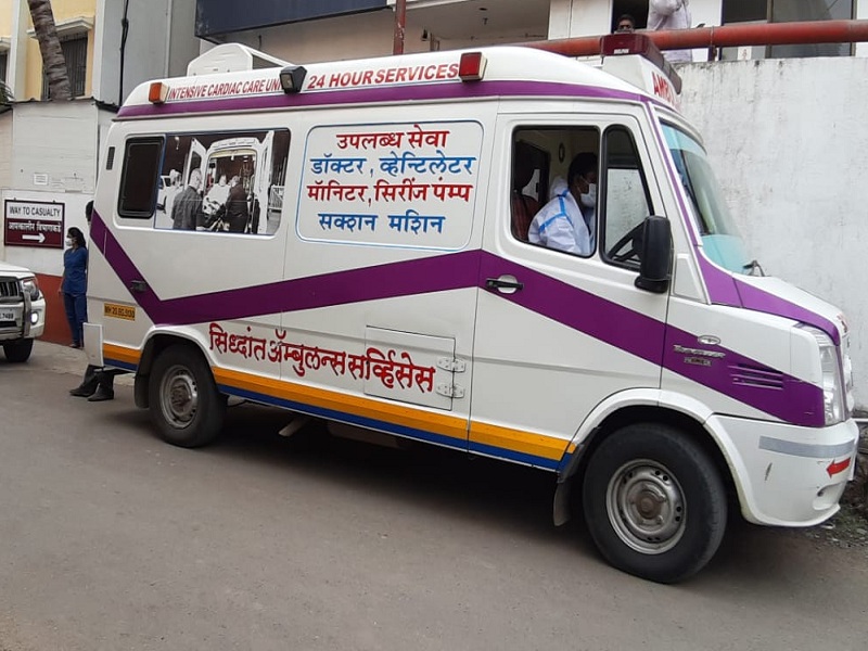 The patient is in an ambulance for half an hour in front of a private hospital; Bed, waiting for the ventilator, finally admitted to Ghati Hospital | खाजगी रुग्णालयासमोर रुग्ण अर्धा तास रुग्णवाहिकेतच; खाट, व्हेंटिलेटरची वाट पाहून शेवटी घाटी रुग्णालयात दाखल