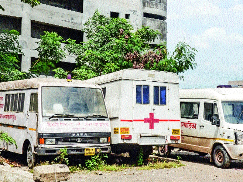 All ambulance patients in the city are sick | माहुरातील पाचही रुग्णवाहिका आजारी