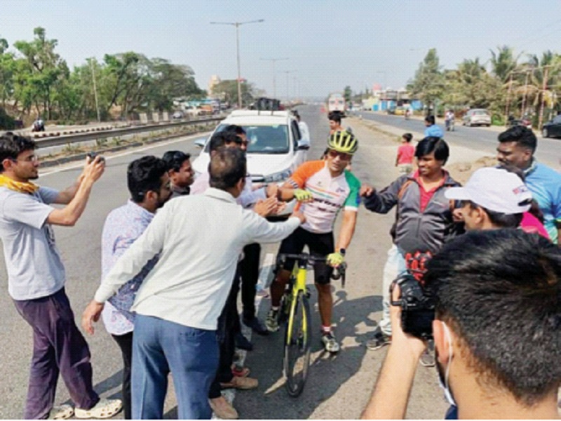 Amit Samarth's tour of India started on a bicycle, a fundraiser for rural players | अमित समर्थ यांची सायकलवरून सुरु झाली भारत भ्रमंती, ग्रामीण खेळाडूंसाठी उभारणार निधी