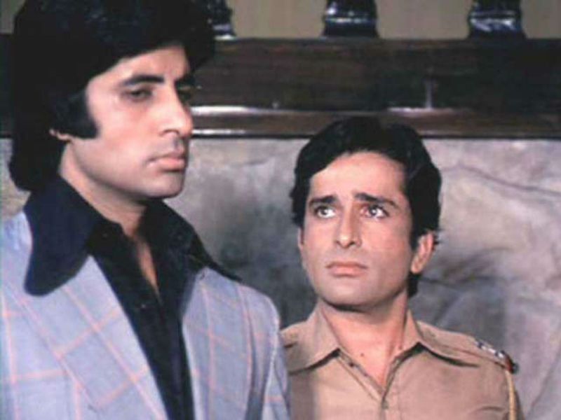 Now I do not have a brother says Amitabh Bachchan in memory with Shashi Kapoor | अब मेरे पास भाई नहीं है । - अमिताभ बच्चन