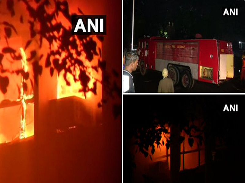 A fire has broken out on first and second floor at AIIMS Hospital | AIMS Hospital Fire: जेटलींवर उपचार सुरु असणाऱ्या दिल्लीतील एम्स हॉस्पिटलमध्ये लागली आग 