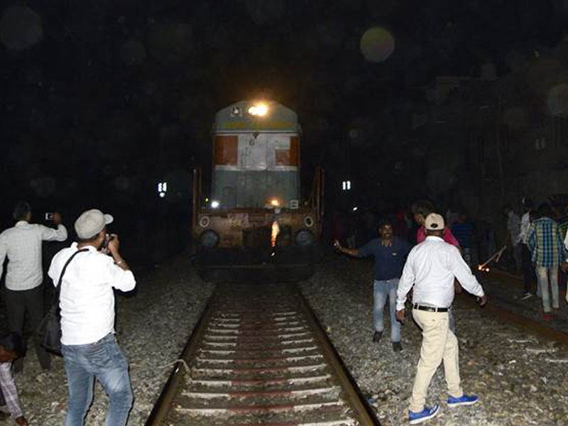 Amritsar accident rail and driver's no fault, rail minister clarifies | अमृतसरच्या दुर्घटनेत रेल्वे व ड्रायव्हरचा दोष नाही, रेल्वे राज्यमंत्र्यांची स्पष्टोक्ती