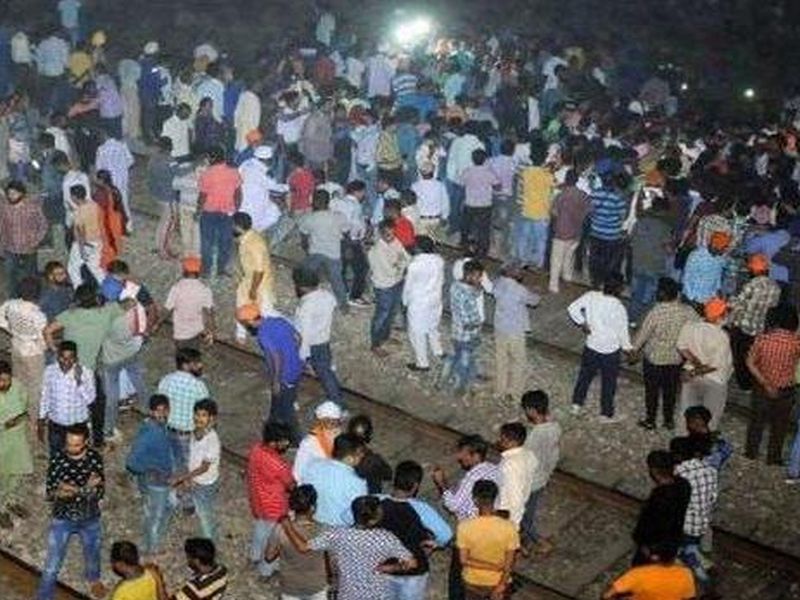 train accident in amritsar chilling moments have left scars for life say witnesses | Amritsar Train Tragedy : 'आईचं ऐकलं नसतं तर मलाही ट्रेननं चिरडलं असतं!'