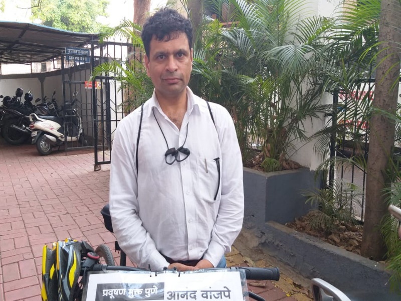 Campaigning of candidates by going on cycling in Pune | चर्चा तर होणारच : पुण्यात सायकलवर फिरून उमेदवाराचा प्रचार 