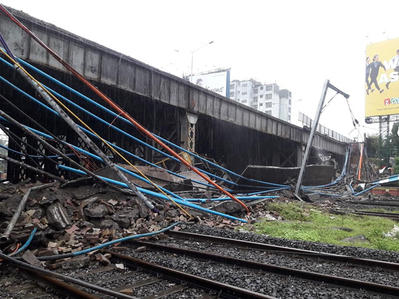 Andheri Bridge Collapse: thane residents remembered kopri bridge accident | Andheri Bridge Collapse: अंधेरी पूल दुर्घटनेच्या बातमीनं ठाणेकरांचा ठोका चुकला, 'तो' अपघात आठवला!