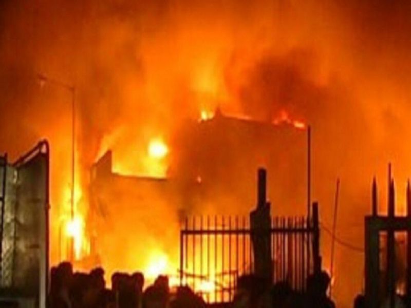Massive Fire at Khairani road in Andheri | मुंबई : अंधेरीमध्ये फरसाणच्या दुकानात अग्नितांडव, 12 जणांचा होरपळून मृत्यू