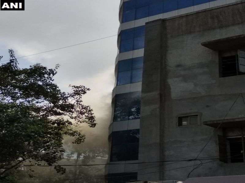 Fire broke out in a building, in Madhu Industrial Estate, Andheri East at 10 am today | Video : अंधेरी पूर्वेकडील मधू इंडस्ट्रीयल इस्टेटमध्ये भीषण आग