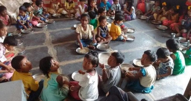 Scam in Supplementary nutrition for Anganwadi beneficiaries! | अंगणवाडीतील लाभार्थ्यांचा पूरक पोषण आहार फस्त!
