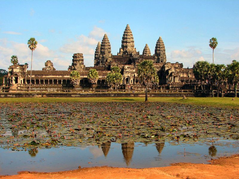 Worlds largest vishnu temple Angkor wat a popular tourist spot | तुम्ही 'इथे' बघू शकता भगवान विष्णूचं जगातलं सर्वात मोठं मंदिर!