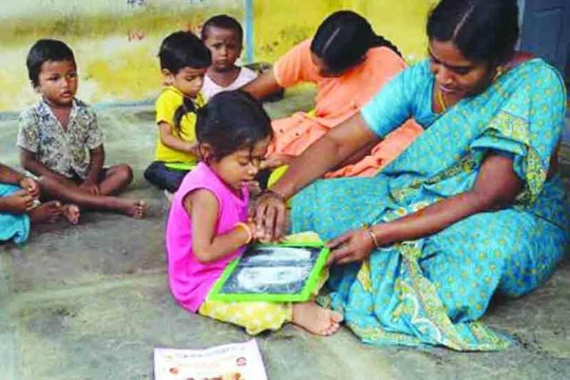 After Diwali, 'Bhaubij' gift to 1011 Anganwadi workers in the district | दिवाळी झाल्यानंतर जिल्ह्यातील १०११ अंगणवाडी सेविकांना ‘भाऊबीज’ भेट 