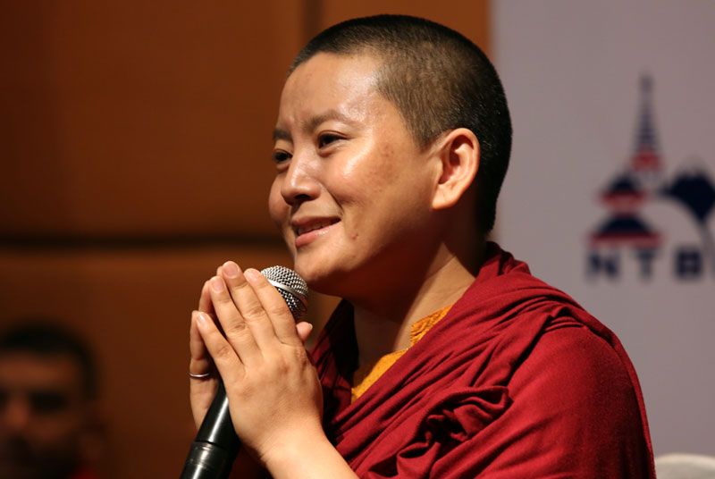 She presented the songs through Buddha Spitituality | त्यांनी गाण्यांमधून मांडले तथागत बुद्धाचे अध्यात्म