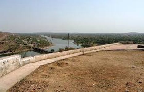 In Arjuni Dam, there is no shortage of water | अंजनी धरणात पाण्याची आवक कमीच