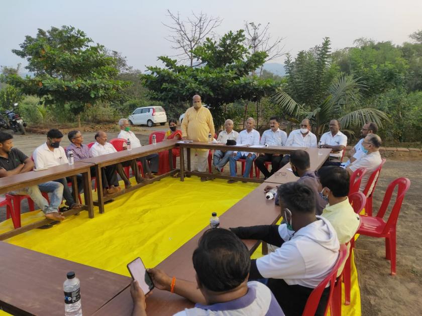 Anjiwade Ghat to be completed, Trisutri to be adopted: Mahadev's meeting of villagers in Kerwade | आंजिवडे घाट पूर्ण करण्याचा निर्धार, त्रिसूत्रीचा अवलंब करणार