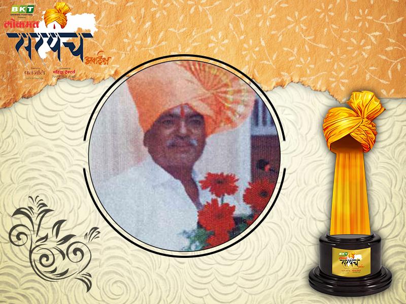 Lokmat Sarpanch Awards 2018: Awarded 'Lokmat Sarpanch of the Year' award to Ankush Gund, Environment Department. | Lokmat Sarpanch Awards 2018 : पर्यावरण विभागातील ‘लोकमत सरपंच ऑफ द इयर’ पुरस्कार अंकुश गुंड यांना प्रदान