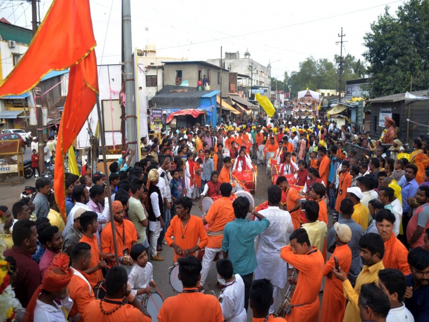 Nashik peoples gets attention of rally in Annabhau Saathe Jayanti | अण्णा भाऊ साठे जयंती : मिरवणूकीने वेधले नाशिककरांचे लक्ष
