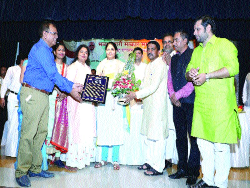  Union Minister of State, Anupriya Patel, honored in Panvel | केंद्रीय राज्यमंत्री अनुप्रिया पटेल यांचा पनवेलमध्ये सत्कार
