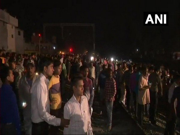 #AmritsarTrainAccident VIDEO: See how a train accident happened and what information was given | #Amritsar Train Accident VIDEO : रेल्वे अपघात कसा झाला आणि कुणी काय माहिती दिली ते पाहा