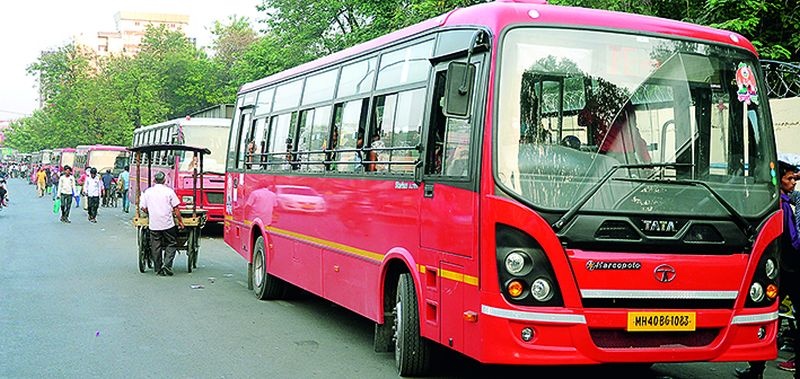 Nine thousand sponging travelers daily in 'Apali bus' | ‘आपली बस’ मध्ये दिवसाला नऊ हजार फुकटे प्रवासी