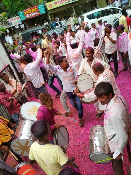 Dilip Mane group dominates the Solapur Bazar committee elections? | सोलापूर बाजार समिती निवडणुकीत दिलीप माने गटाचे वर्चस्व !
