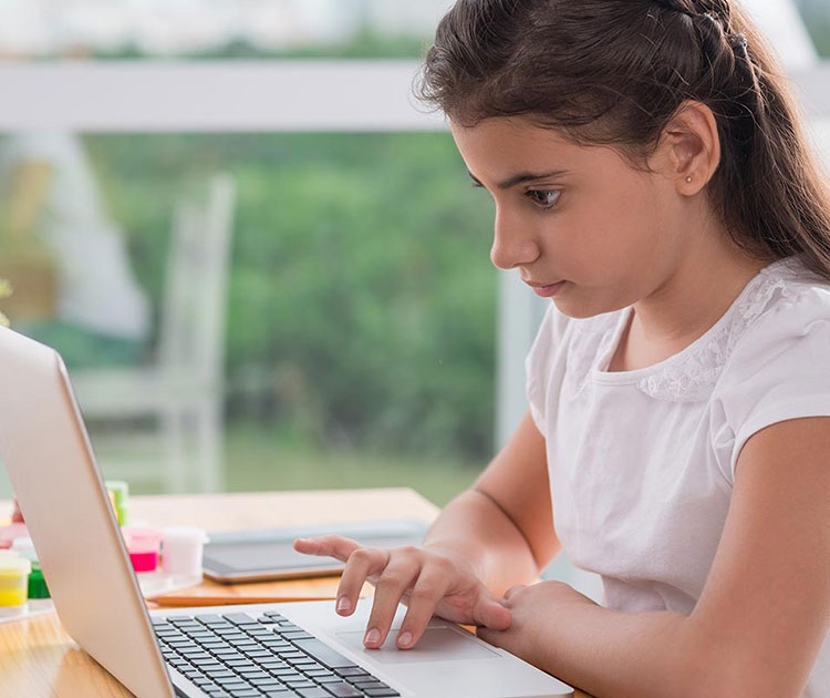 lockdown learning by kids | ऑनलाईन मिटिंगसाठी नवीन सॉफ्टवेअर त्यांनी कसे निवडले?