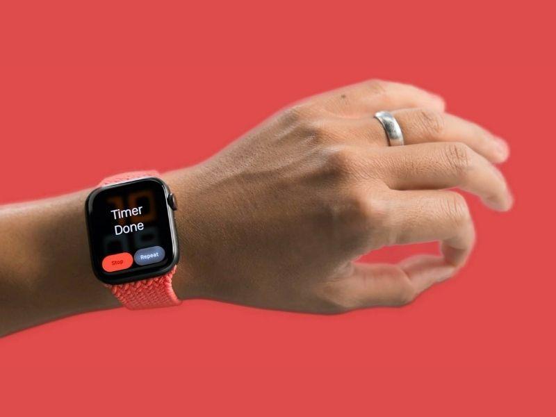Apple working on hydration sensor for apple watch   | लई भारी! आता एक क्लिकमध्ये कळणार शरीरातील पाण्याचे प्रमाण; Apple Watch मध्ये मिळू शकतो हायड्रेशन सेन्सर 