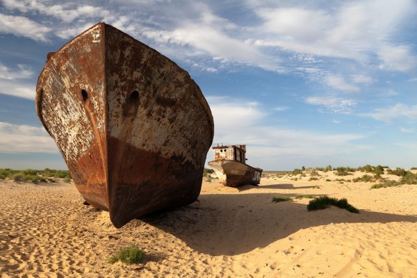 story of the deserted aral sea | आटून वाळवंट झालेल्या समुद्राची कहाणी!