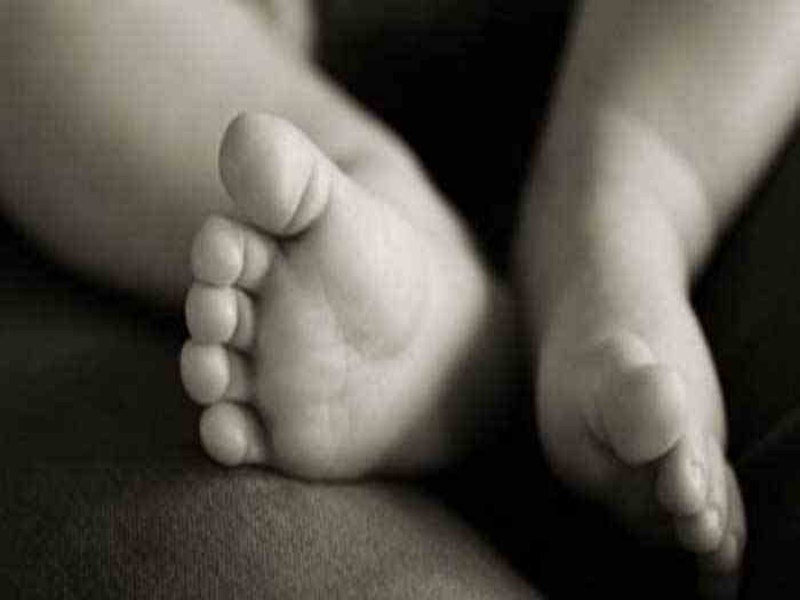 Infant twin girls get life | अर्भक जुळ्या मुलींना मिळाले जीवदान