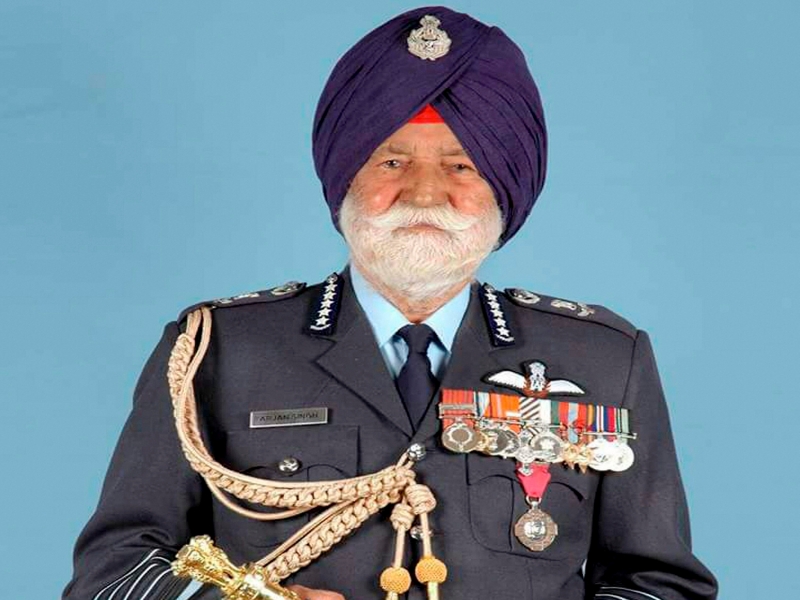 Indian Air Force 'Marshal' is behind the era of the era! Arjan Singh passes away | भारतीय हवाई दलाचा 'मार्शल' काळाच्या पडद्याआड! अर्जन सिंग यांचे निधन