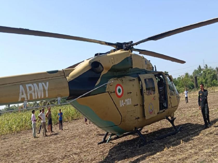 Army chopper makes emergency landing at Erandoli in Sangli due to technical failure | सैन्य दलाच्या हेलिकॉप्टरमध्ये तांत्रिक बिघाड, सांगलीतील एरंडोली येथे शेतात इमर्जन्सी लँडिंग-video