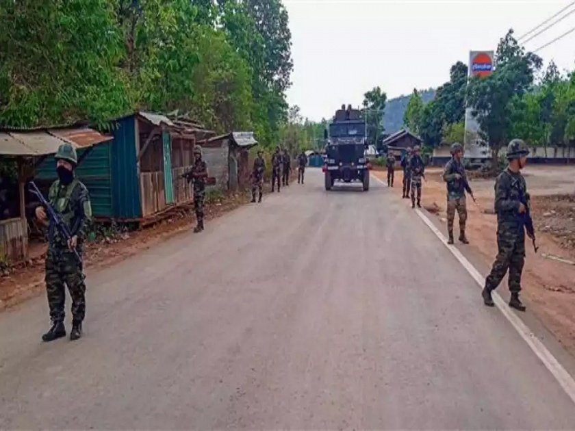 Manipur : Indian Army JCO abducted from home in Thoubal district | मणिपूरमध्ये आता लष्कराच्या जेसीओचे अपहरण, शोध मोहीम सुरू