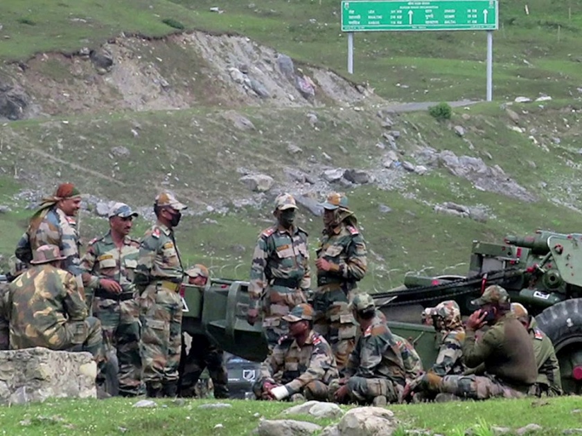 india army removes chinese camera surveillance equipment from black top post | India China FaceOff: घुसखोरी रोखल्यानंतर भारतीय जवानांचा चीनला आणखी एक धक्का; ड्रॅगनचा तिसरा डोळा उद्ध्वस्त