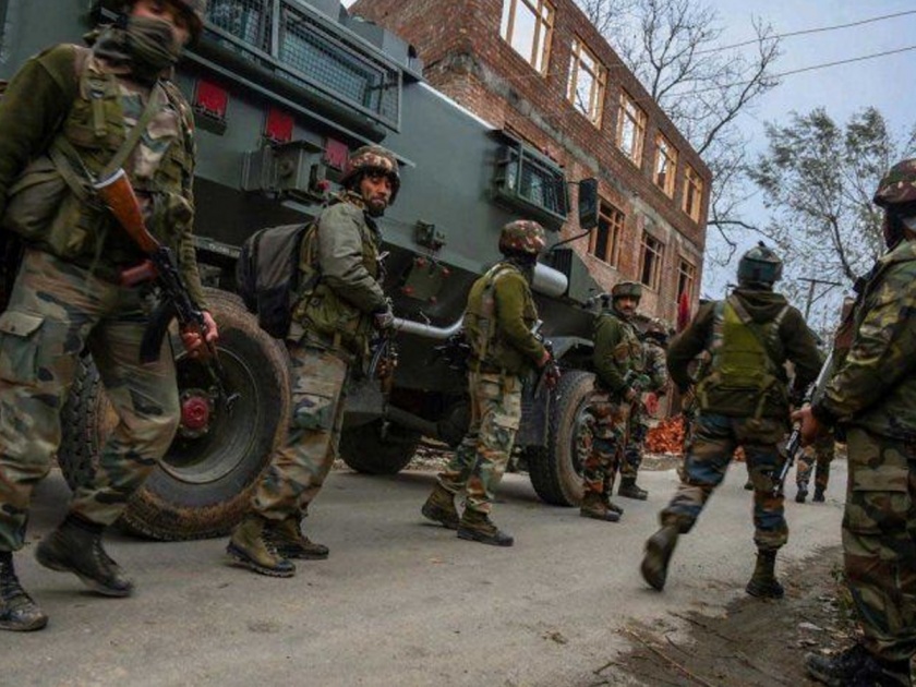 jammu kashmiron high alert separatis yasin malik arrested force increased | काश्मीर खोऱ्यात तणाव; फुटीरतावाद्यांना घेतले ताब्यात, सुरक्षेत वाढ 