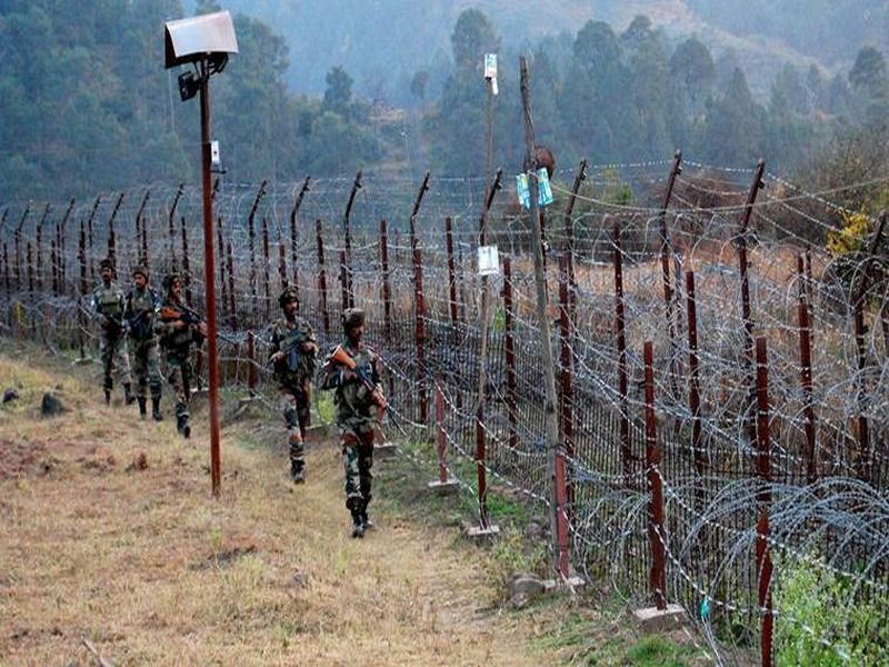 Pakistan Moves 2000 Troops To Loc Says Indian Army Sources | पाकच्या हालचाली वाढल्या; LOC जवळ सैनिकांच्या तुकड्या केल्या तैनात