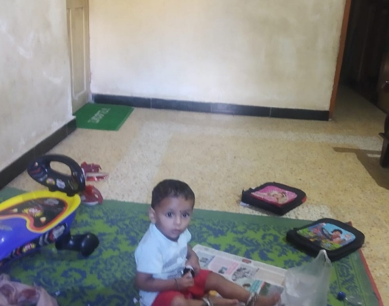 The two year old boy was locked in the room in Uttur Kolhapur District | दोन वर्षांच्या चिमुकल्याने कोंडून घेतलं, दार तोडणंही कठीण झालं, अन्...