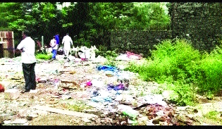 Health endangered due to blocked gutters in Turbhe Hanuman Nagar | तुर्भे हनुमाननगरमध्ये तुंबलेल्या गटारामुळे आरोग्य धोक्यात