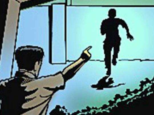The accused fled through the window of the quarantine center; Big incident in Solapur | क्वारंटाइन सेंटरच्या खिडकीतून आरोपी पळाला; सोलापुरातील मोठी घटना