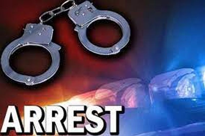 Three arrested in Akola for robbing a doctor in Amravati | अमरावती येथील डॉक्टरला लुटणारे अकोल्यातील तीघे जेरबंद
