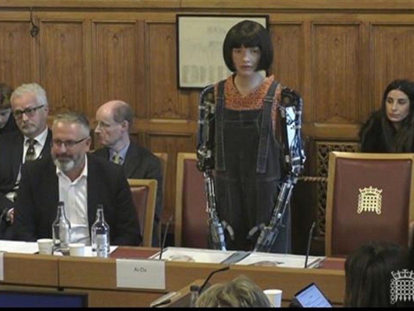 Humanoid Robot Ai-Da Addresses 'slept' while giving a speech in Parliament! | संसदेत भाषण देत असतानाच ती 'झोपली'!