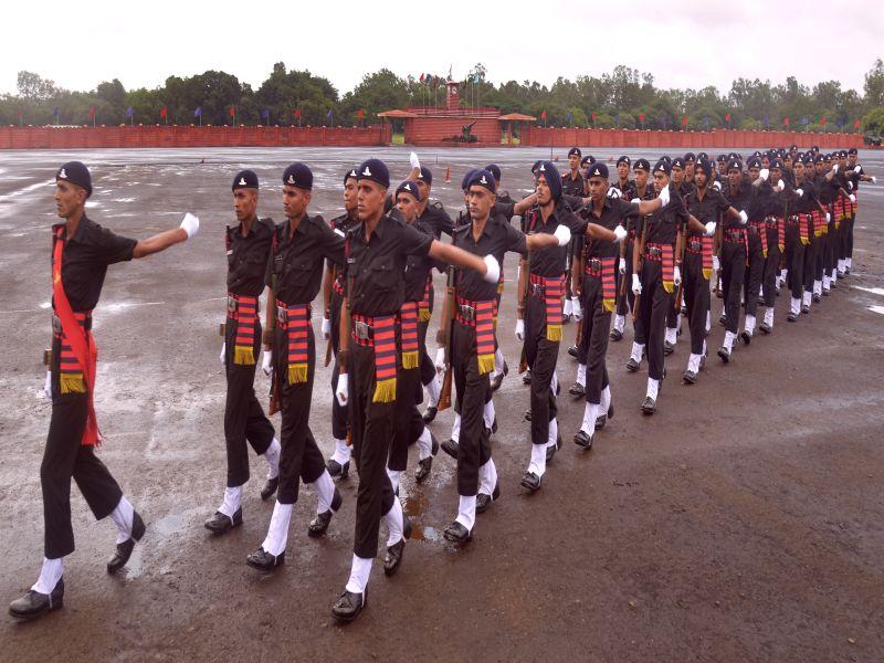 382 soldiers of 'artillery' ready: Nasik Gunfighters of the Nashik Gun Center took the oath of nation! | ३८२ जवानांची ‘तोपची तुकडी’ सज्ज : नाशिक तोफखाना केंद्राच्या जवानांनी घेतली निष्ठेने देशसेवेची शपथ!