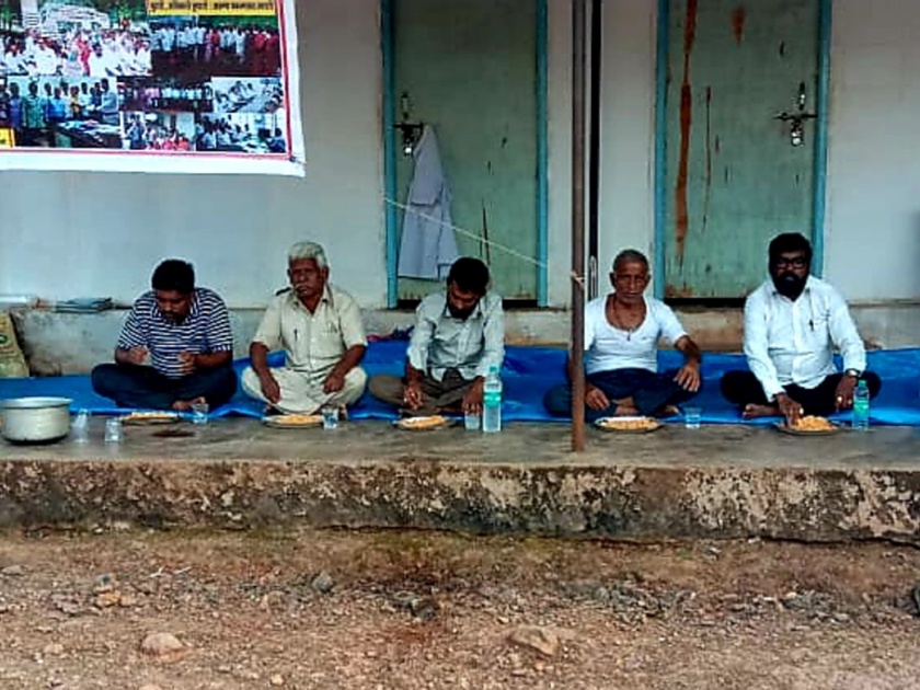 Aruna project sufferers protest against administration | अरुणा प्रकल्पग्रस्तांनी श्राद्ध घालून प्रशासनाचा केला निषेध