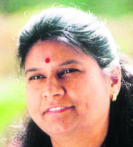 Despite threats, there should be loyalty on writings: Aruna Sabena | धमक्या मिळाल्या तरी लेखनावर निष्ठा असली पाहिजे : अरुणा सबाने