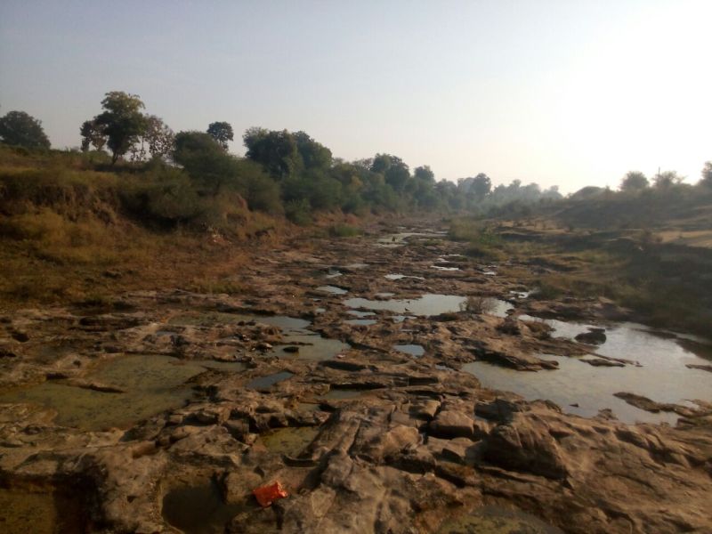 'Arunavati' river became dry; Maanora taluka this time due to water scarcity! | 'अरूणावती'चे पात्र कोरडे; मानोरा तालुक्यात यंदा भीषण पाणीटंचाईचे संकेत!