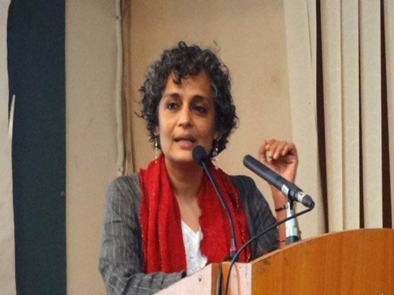 Arundhati Roy's appeal for love fight against hatred of 'RSS' | ‘आरएसएस’च्या द्वेषाविरुद्ध प्रेमाचा लढा, अरुंधती रॉय यांचे आवाहन