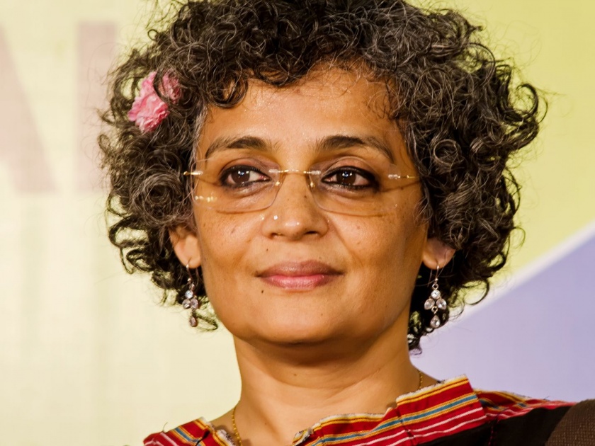 BJP shame on country - Arundhati Roy | भाजपामुळे देश लाजिरवाण्या परिस्थितीत- अरुंधती रॉय