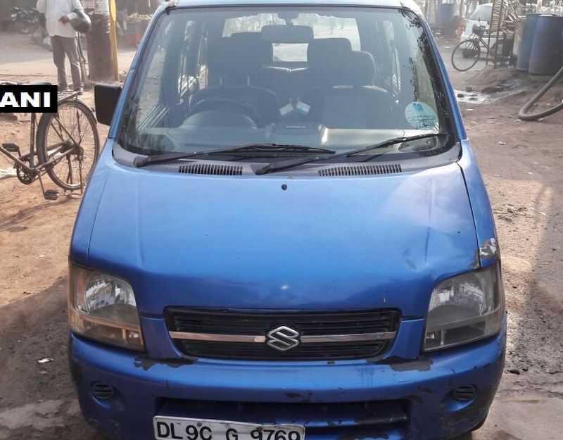 Arvind Kejriwal's stolen car found | अरविंद केजरीवाल यांची चोरी गेलेली कार सापडली, कारमध्ये सापडली तलवार