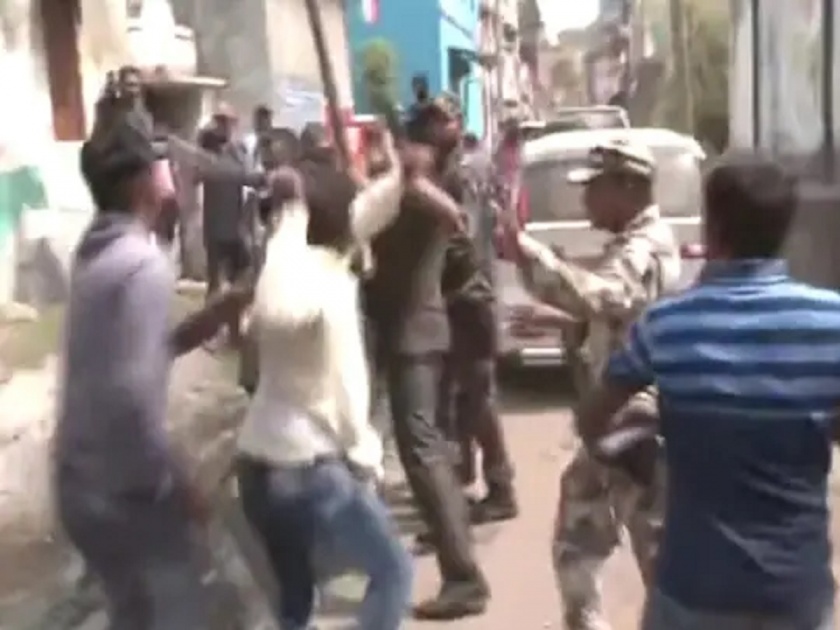 west bengal asansol violence break out during bypoll voting underway bjp tmc agnimitra paul | Video : आसनसोल पोटनिवडणुकीत हिंसाचार, भाजप उमेदवाराचा टीएमसीवर हल्ल्याचा आरोप