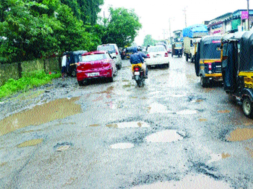 traffic police death due to Pot hole in Ambarnath | शासकीय अनास्थेमुळे खड्ड्यांनी घेतला वाहतूक पोलिसाचा बळी