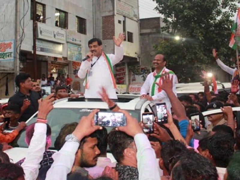 ashok chavan wins in Bhokar with voters huge supportin vidhan sabha election | लोकसभेत पिछाडी, विधानसभेत मताधिक्य; भोकरच्या मतदारांनी 'अशोकपर्व'ला स्वीकारले 