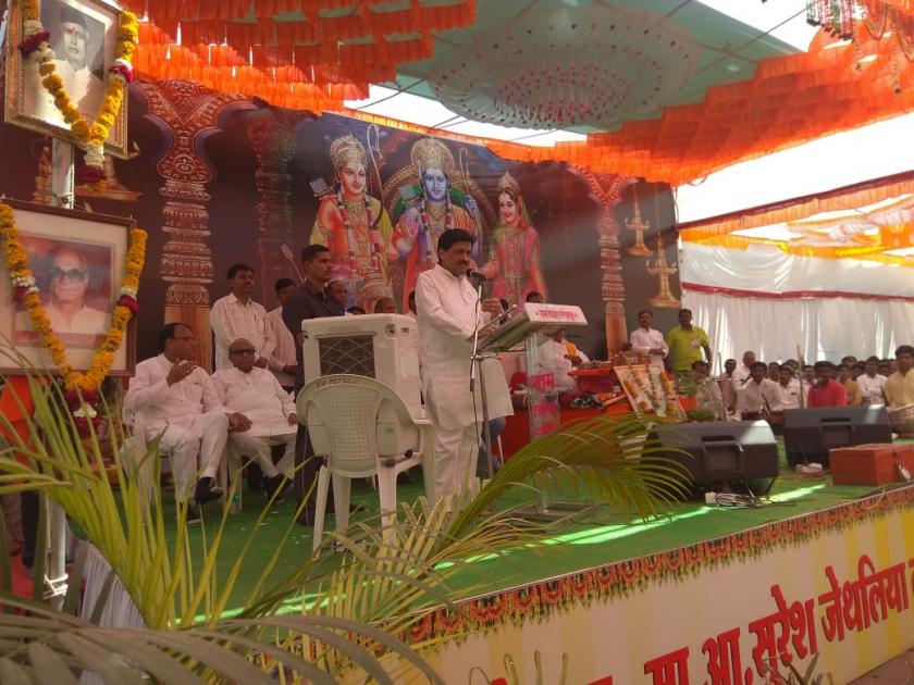 Ashokrao Chavan will come in the electoral battle with blessings of saints | संतमहंतांचे आशीर्वाद घेऊनच निवडणुकीच्या रणसंग्रामात उतरणार : अशोकराव चव्हाण 